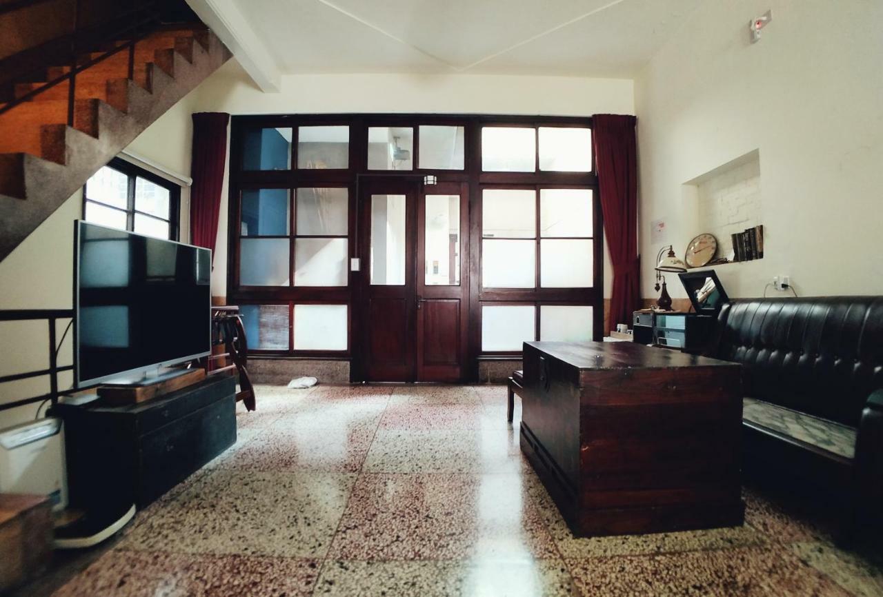 Appartement Goin Old House & Bar à Tainan Extérieur photo